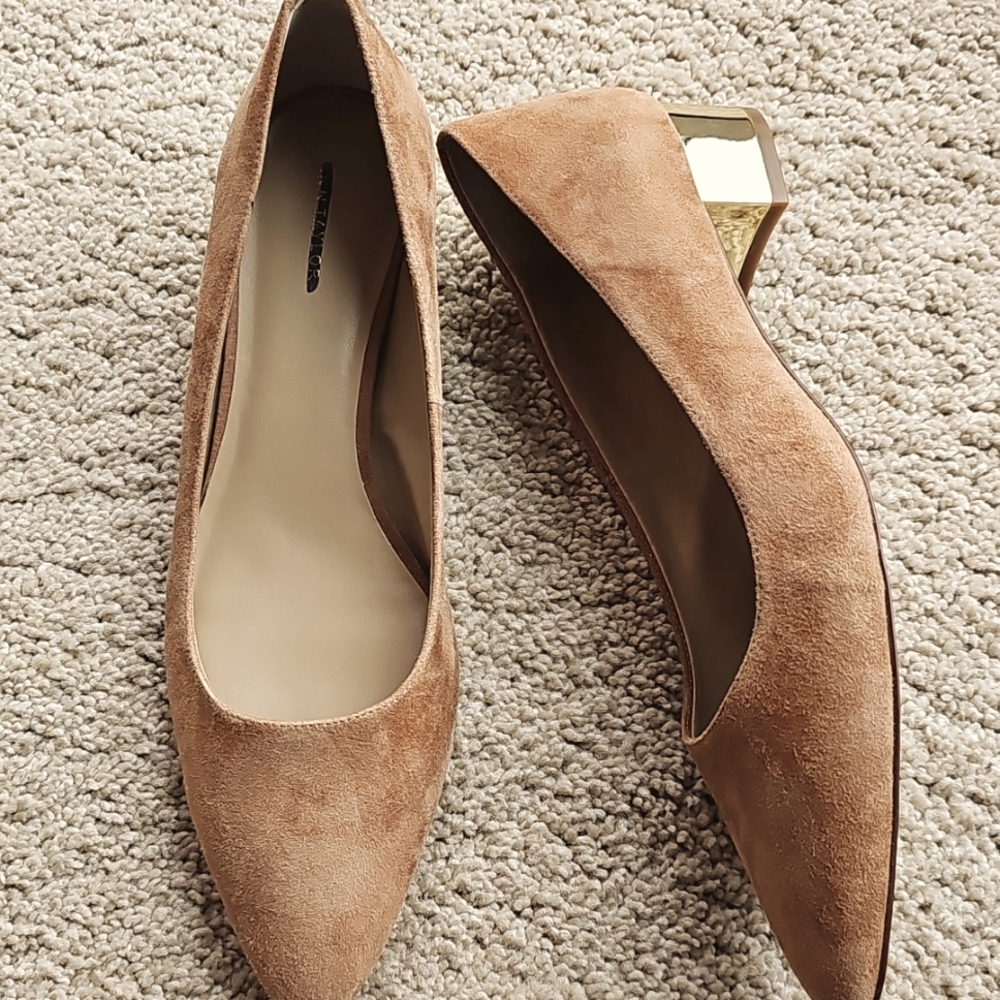 EUC Ann Taylor Tan Suede Pumps W Gold Heel Size 9.5